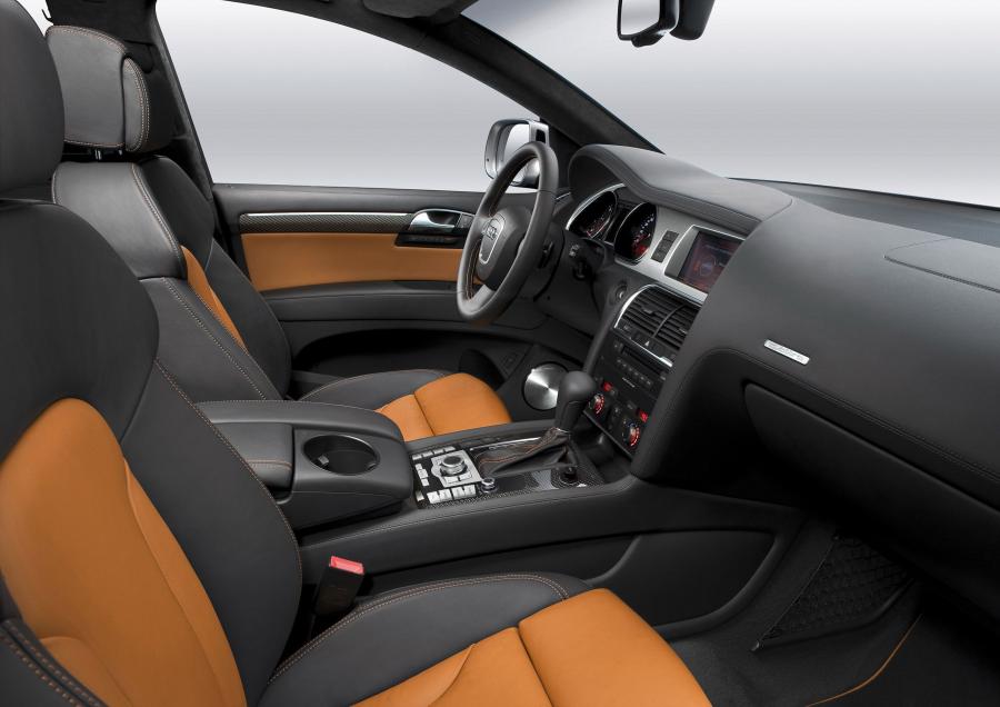 Торпедо Audi Q7 V12 TDI Quattro (4L) 2008 года  (фото 46 из 73)